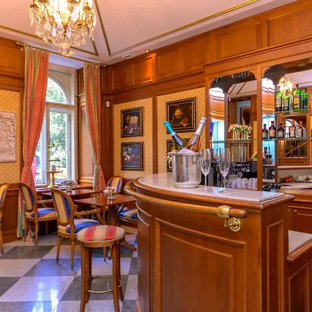 Kinsky Fountain Otel Prag