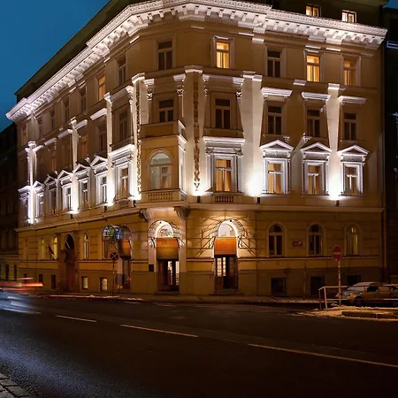 Kinsky Fountain Ξενοδοχείο 4*