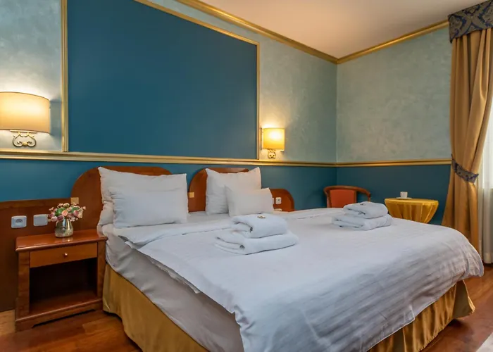 Kinsky Fountain Otel 4*