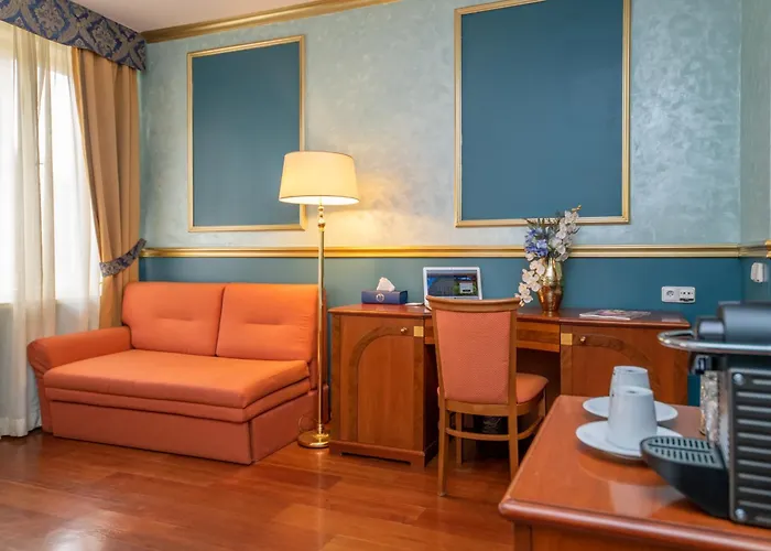 Kinsky Fountain Otel 4*