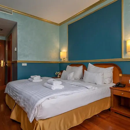 Kinsky Fountain Hotell 4*