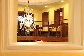 Kinsky Fountain فندق