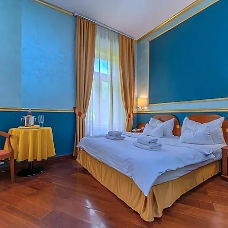 Kinsky Fountain Hotel